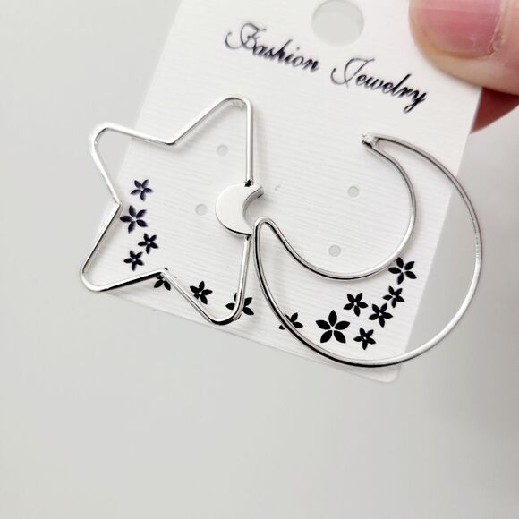 Brand New Silver Star & Moon Earring - Picture 2 of 4
